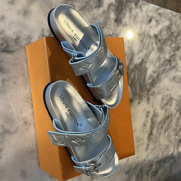 RARE Silver LV Boom Dia Flat Comfort Mule - Picture 3 of 6